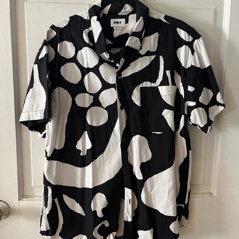 OBEY (NWOT) Abstract Modern Print, Monochrome -Size L